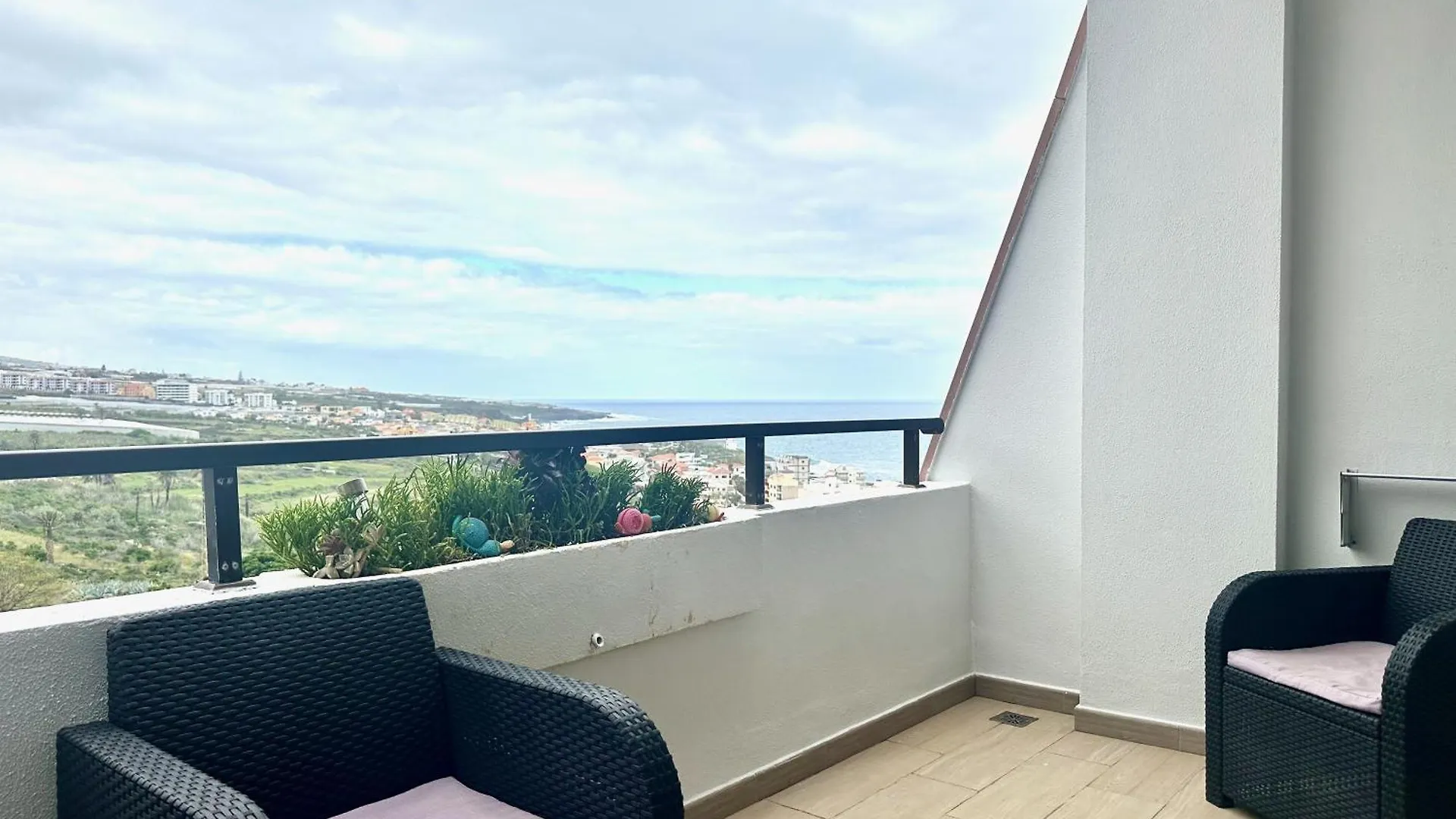 Pambnb - Chic Seaview Apartment With Gym & Kids Park 바하마르